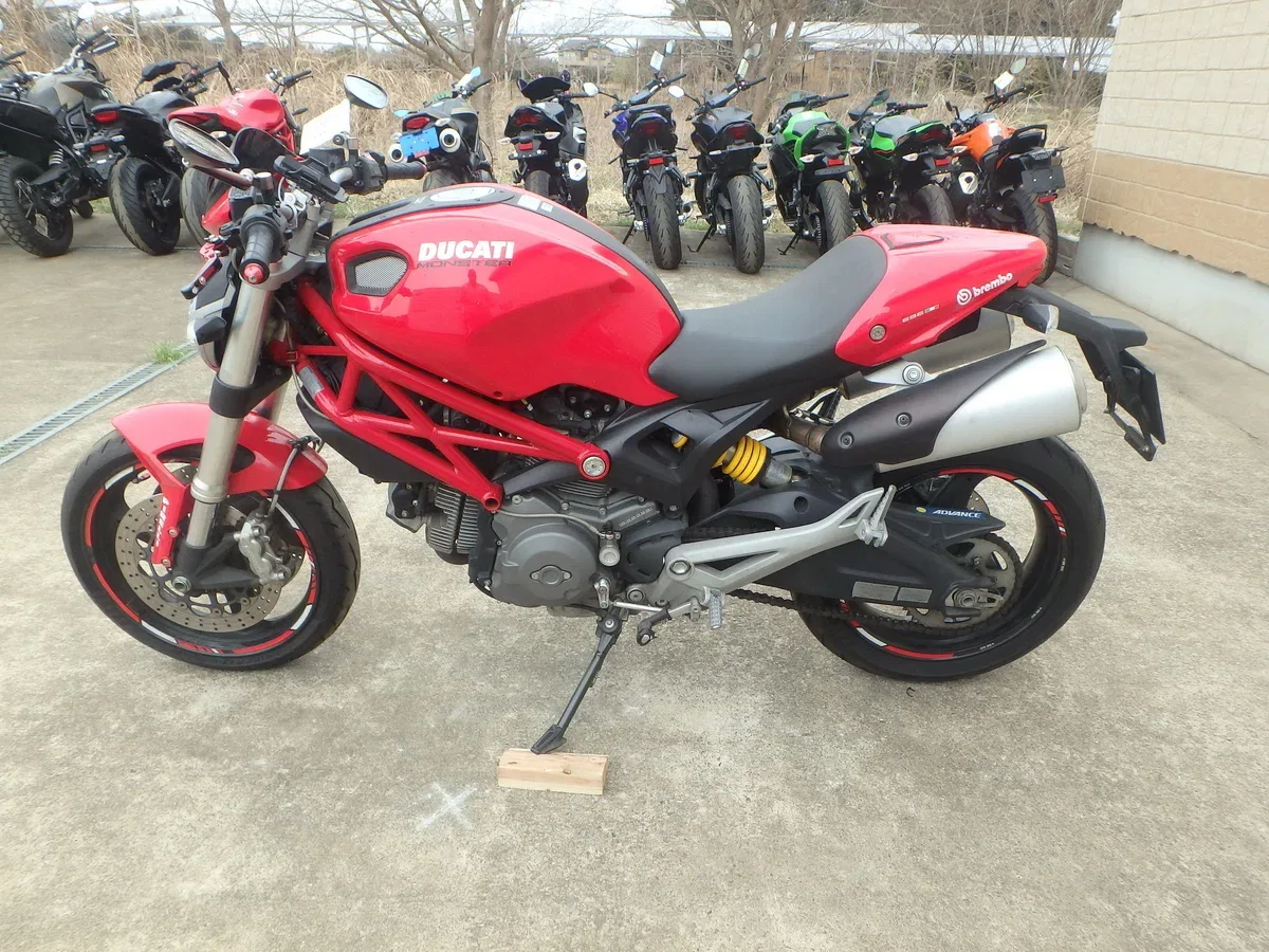 Ducati Monster 696