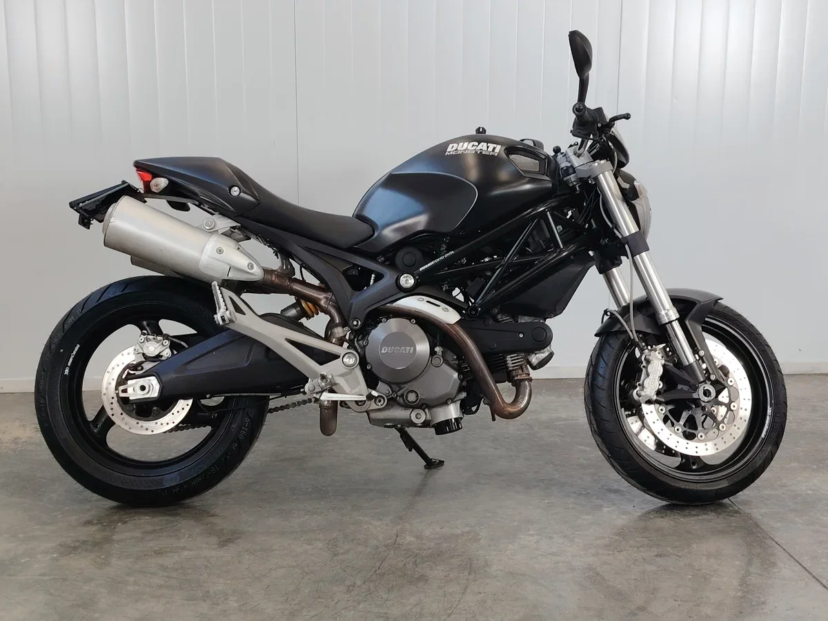 Ducati Monster 696
