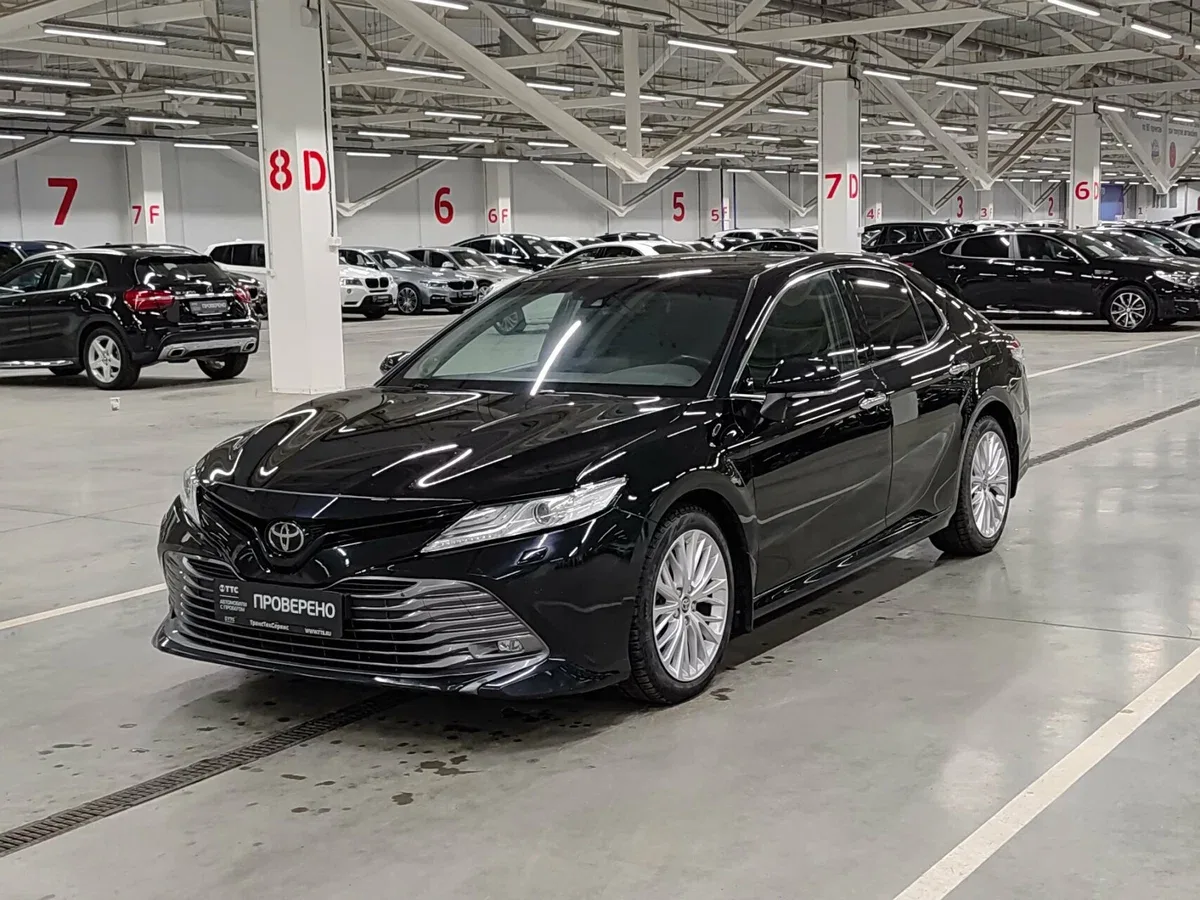 Toyota Camry VIII (XV70)