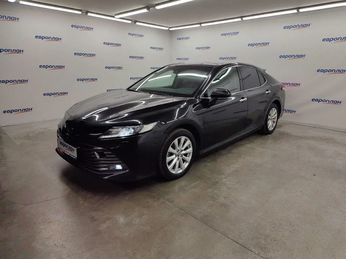Toyota Camry VIII (XV70)