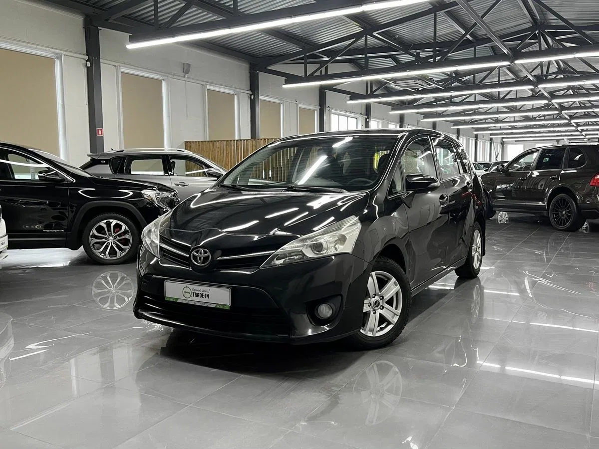 Toyota Verso I Рестайлинг