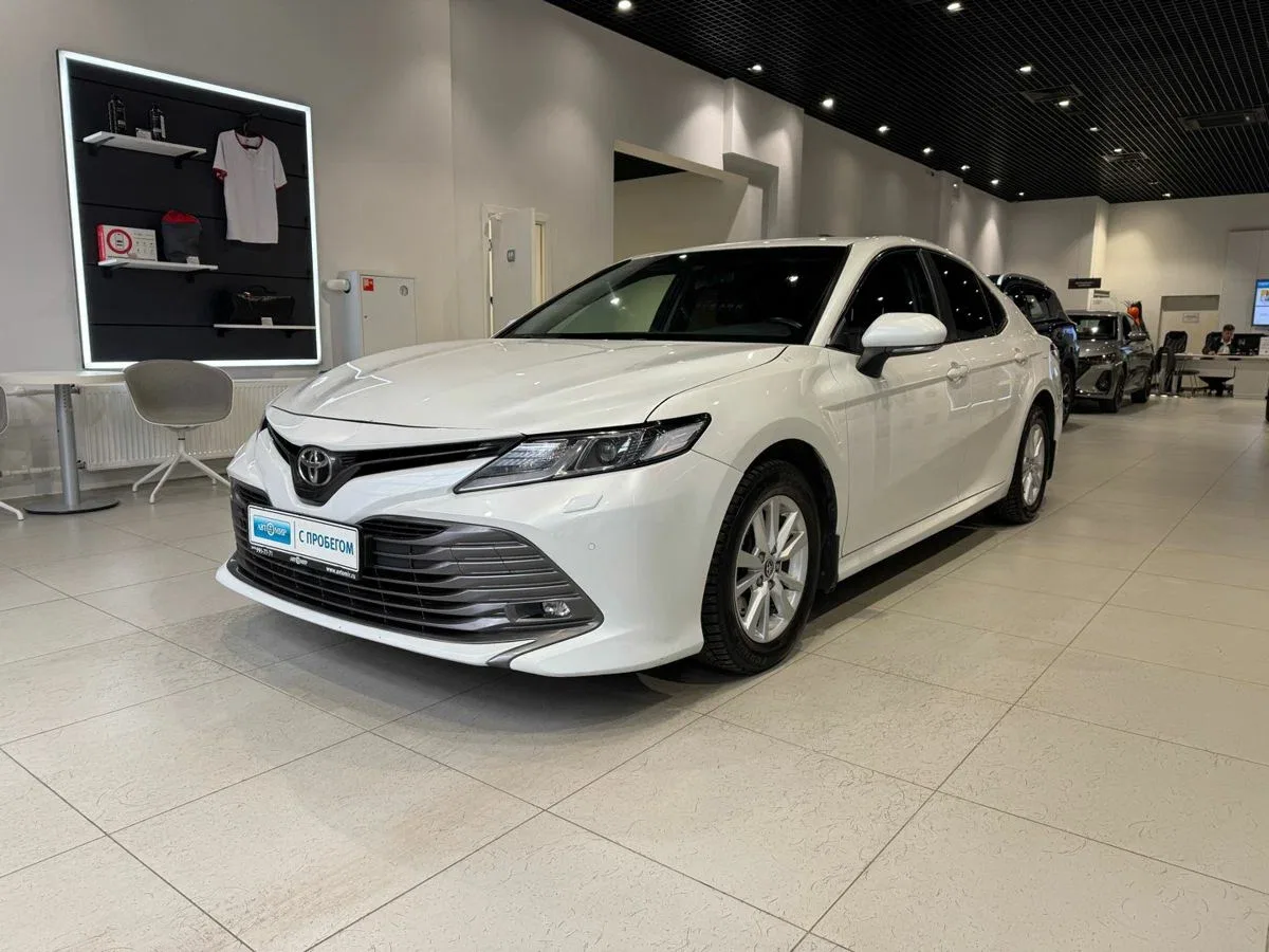 Toyota Camry VIII (XV70)