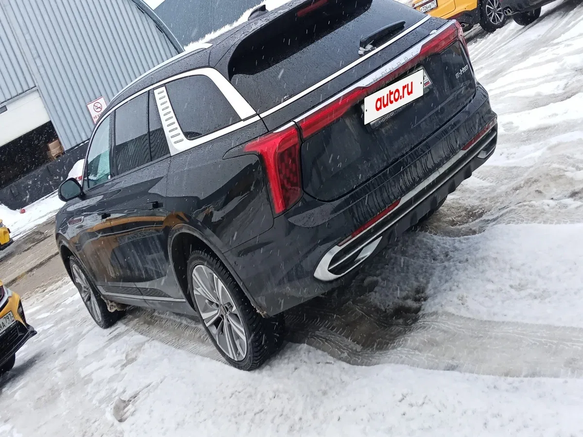 Hongqi E-HS9