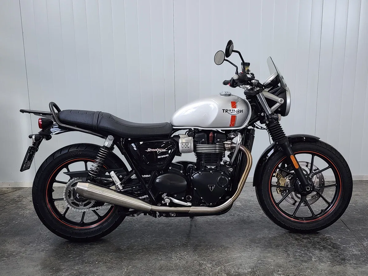 Triumph Street Twin