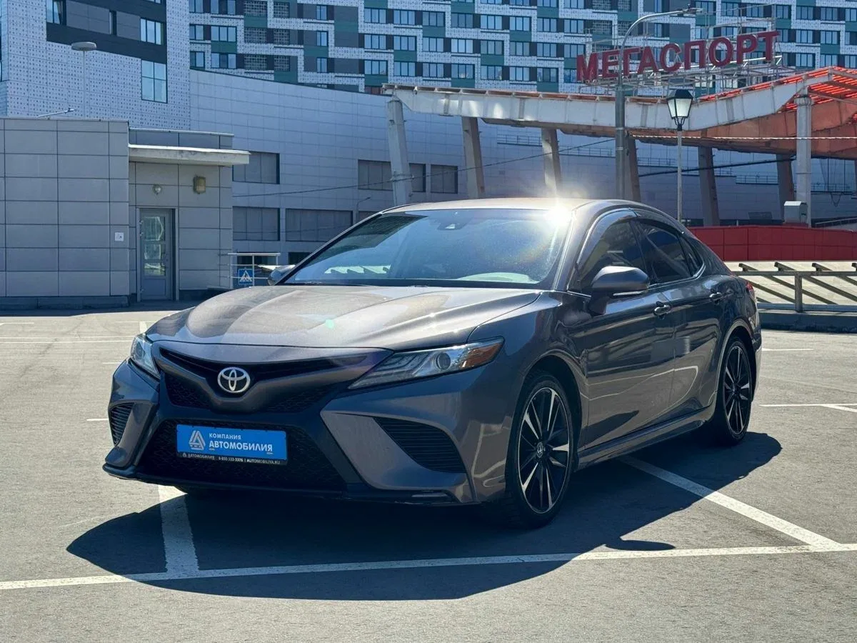Toyota Camry VIII (XV70)