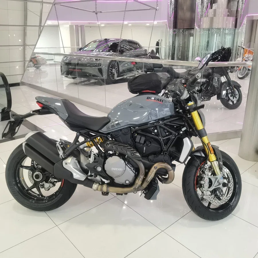 Ducati Monster 1200