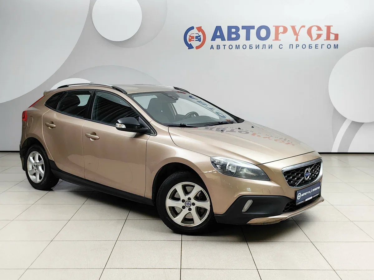 Volvo V40 II