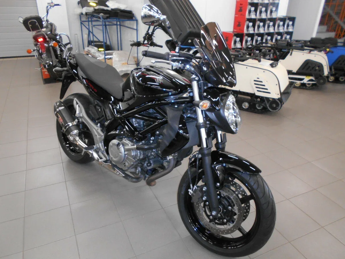 Suzuki SFV 400 Gladius