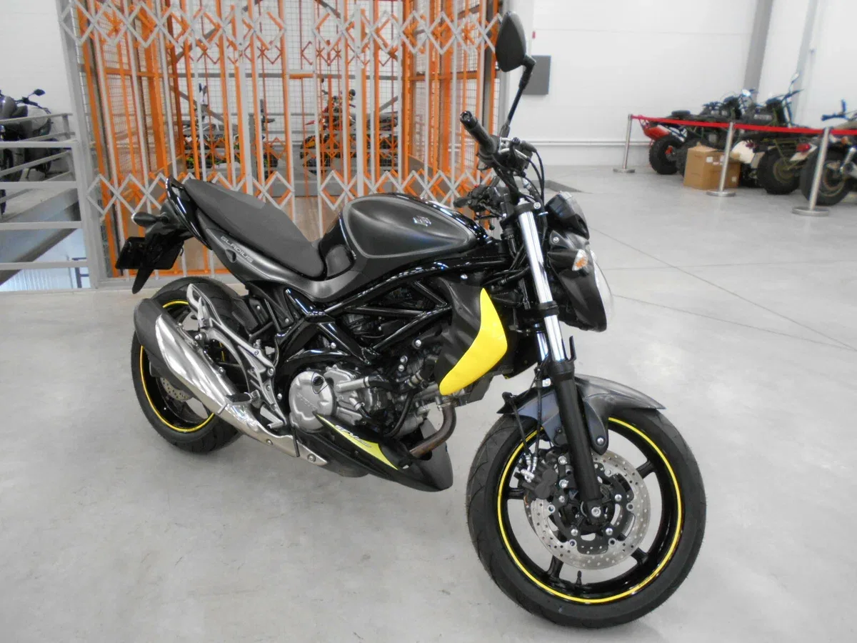 Suzuki SFV 650 Gladius