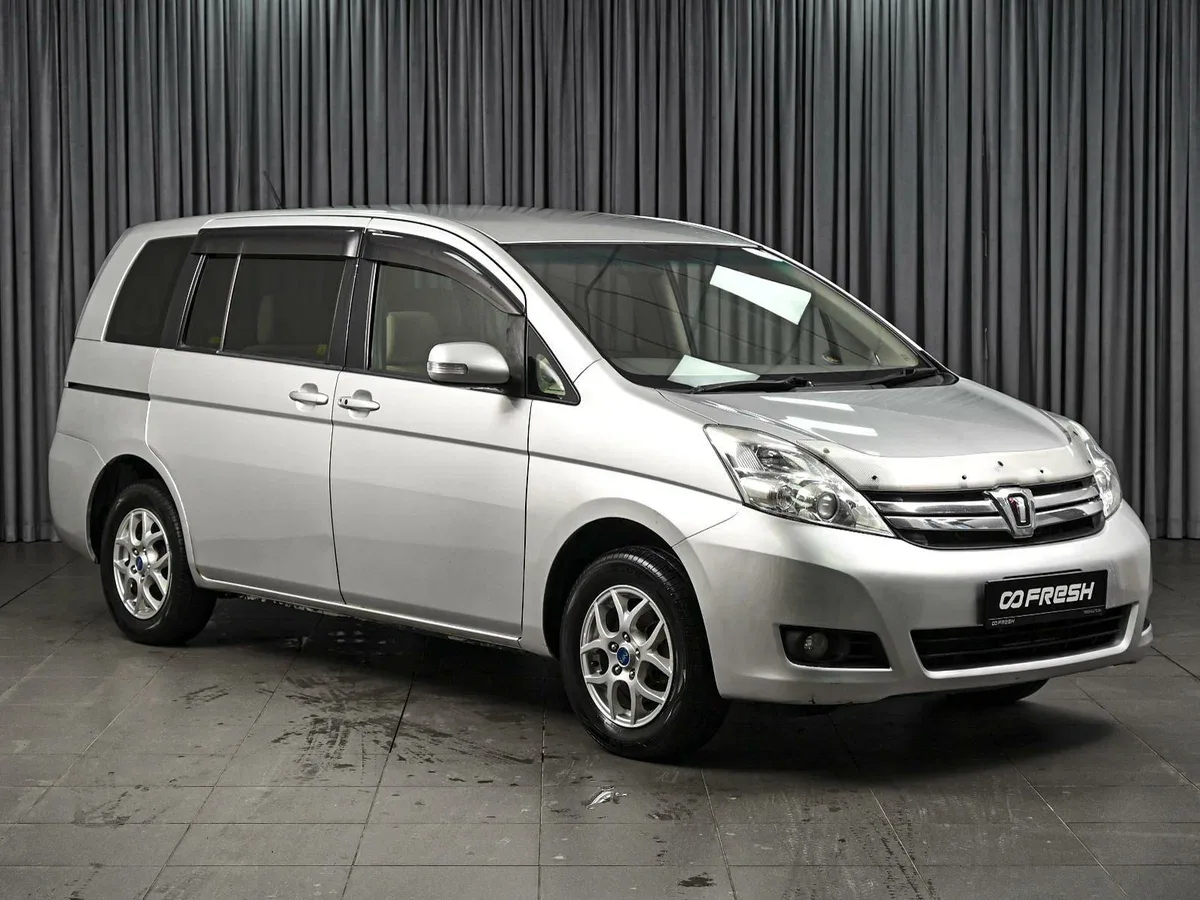 Toyota ISis I Рестайлинг