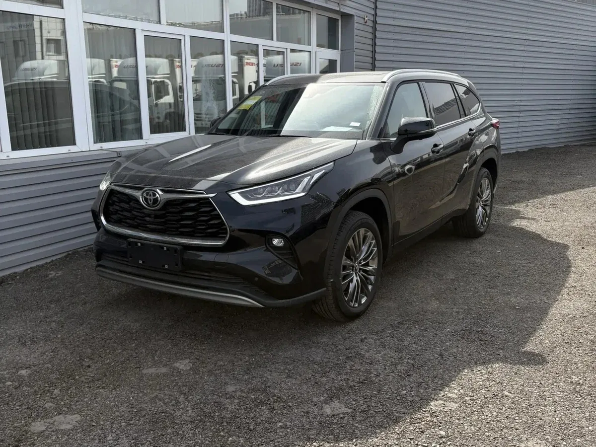 Toyota Highlander IV (U70)