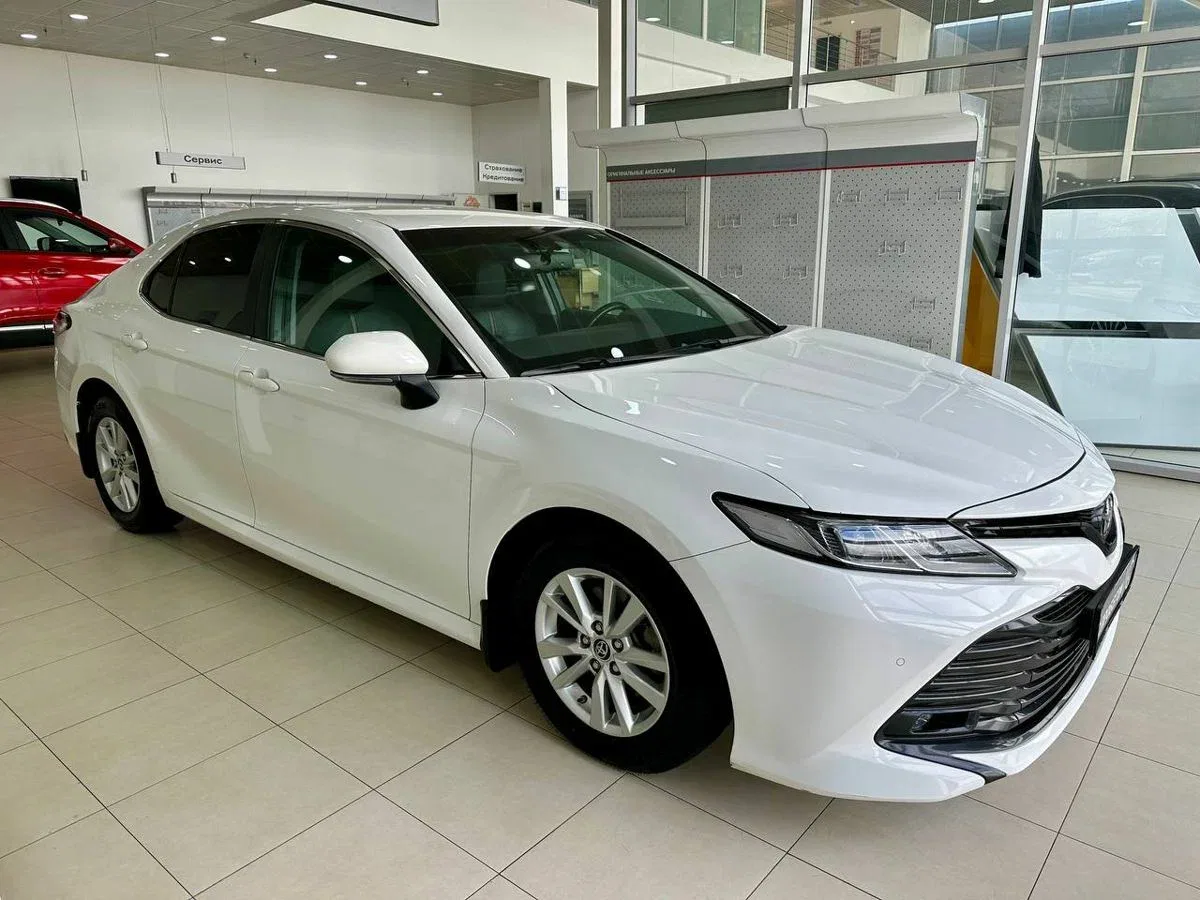 Toyota Camry VIII (XV70)