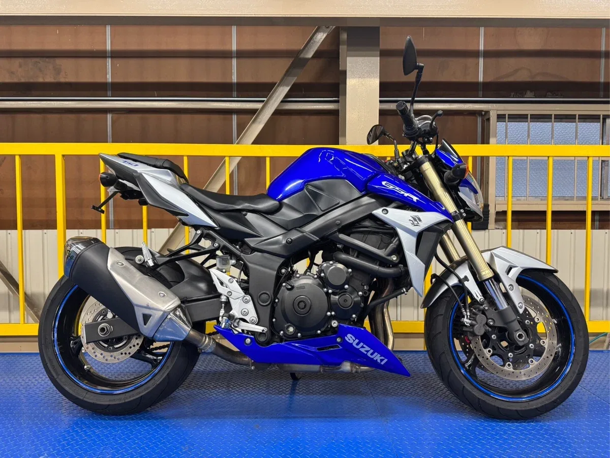 Suzuki GSR750