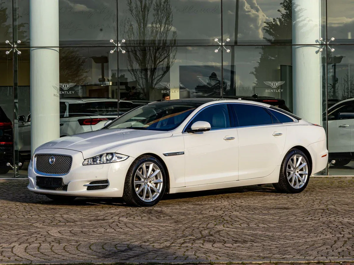 Jaguar XJ IV (X351)