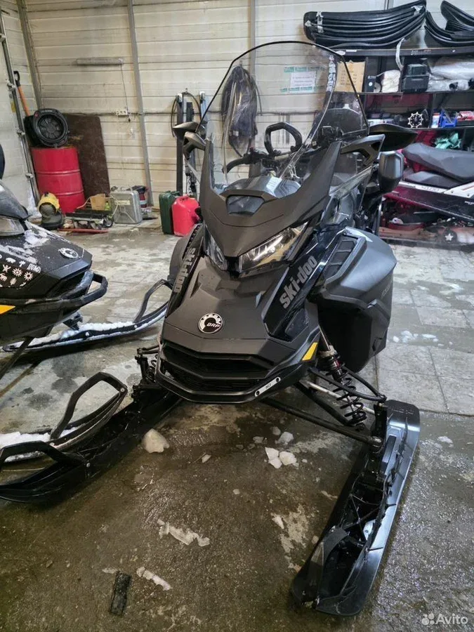 BRP Ski-Doo Expedition 900