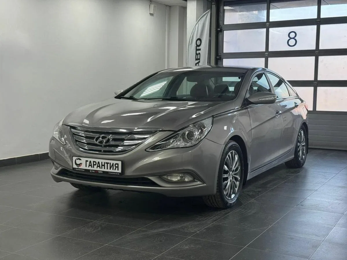 Hyundai Sonata VI (YF)