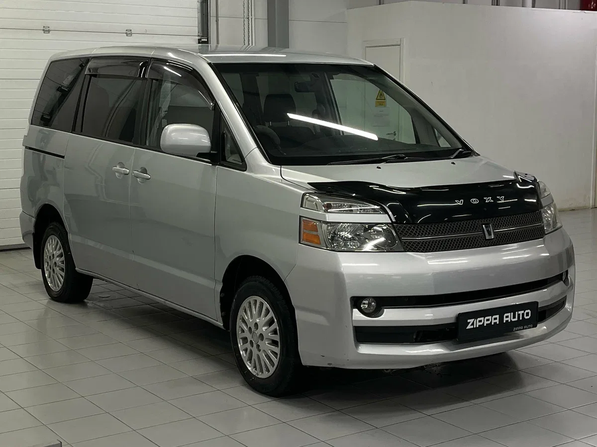 Toyota Voxy I (R60)