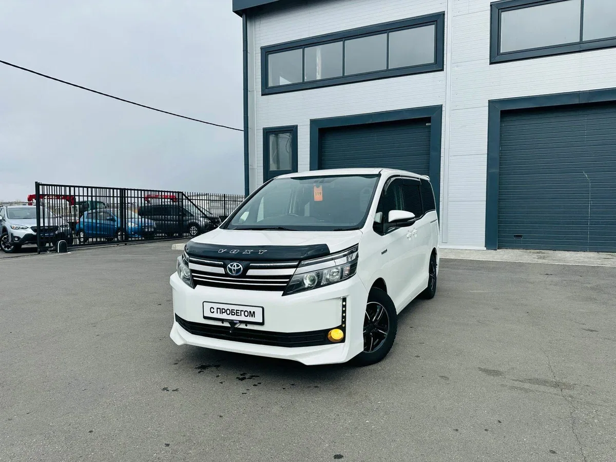 Toyota Voxy III (R80)