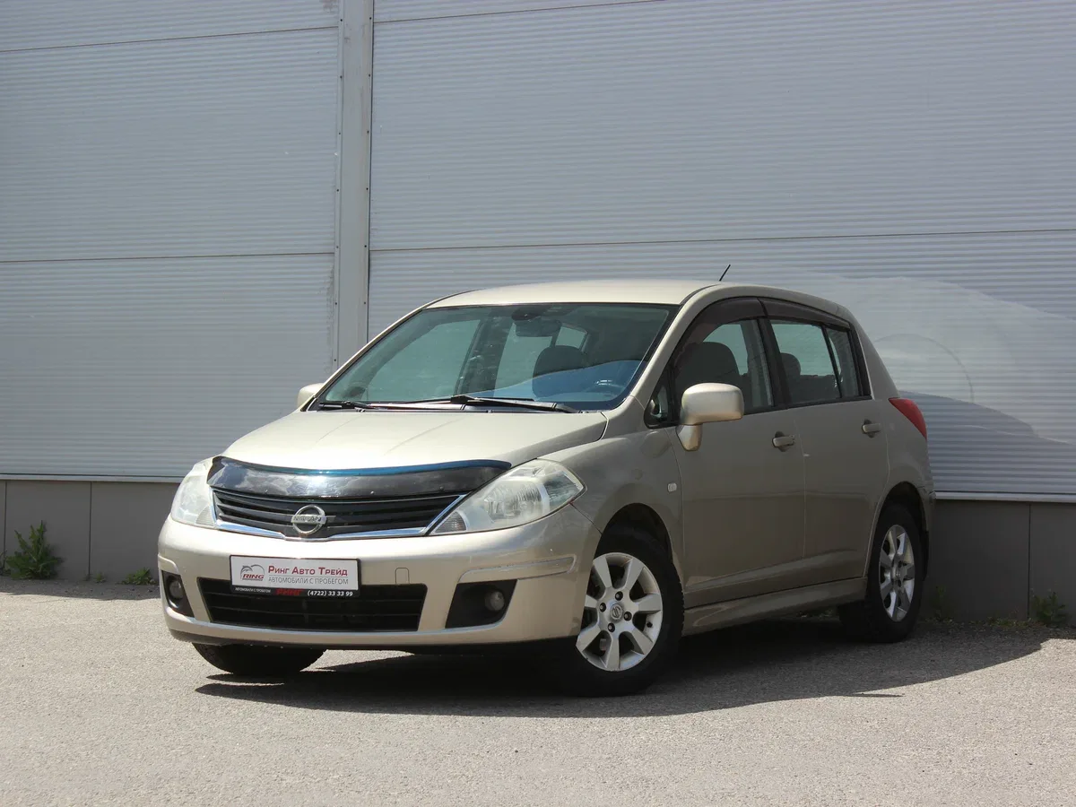 Nissan Tiida I