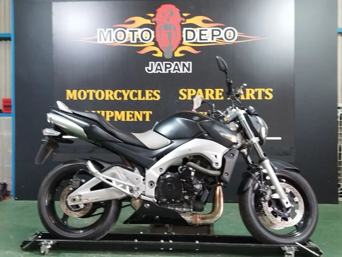 Suzuki GSR 400