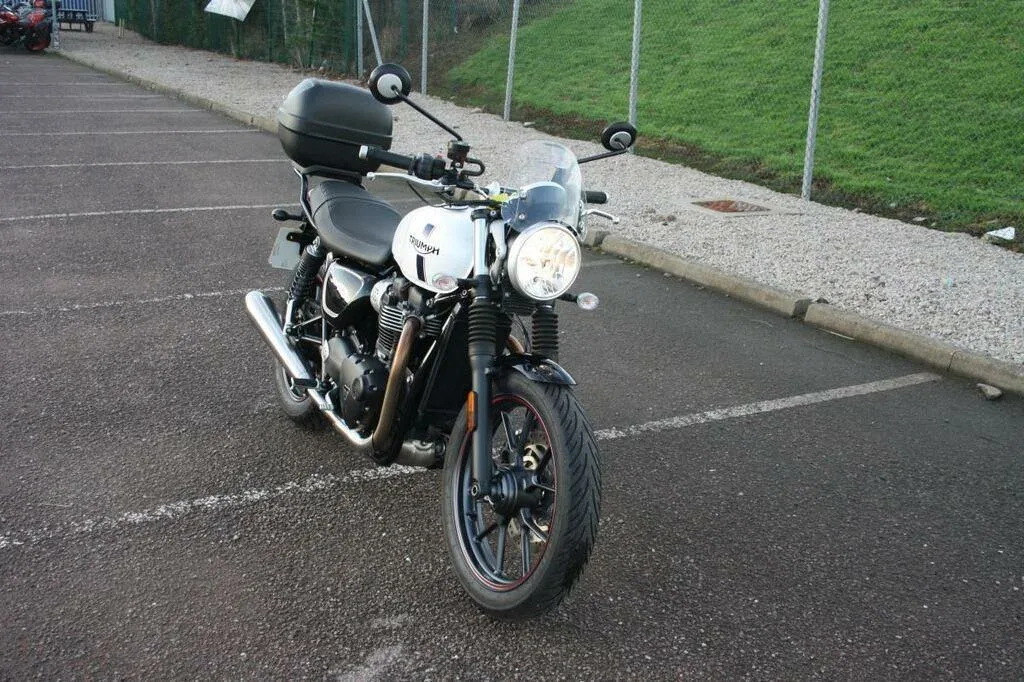 Triumph Street Twin