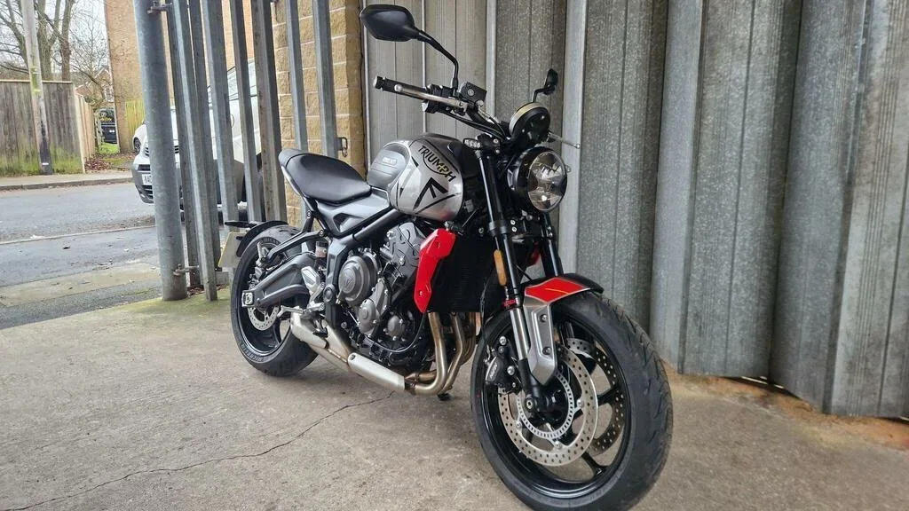 Triumph Trident 660