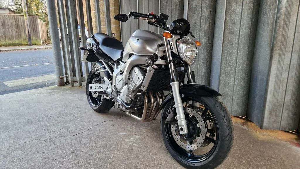 Yamaha FZ6