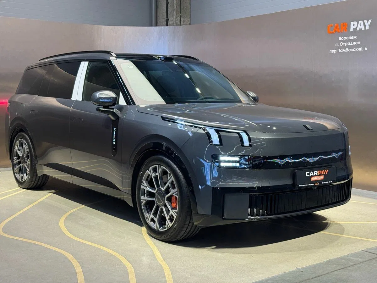 Lynk & Co 900