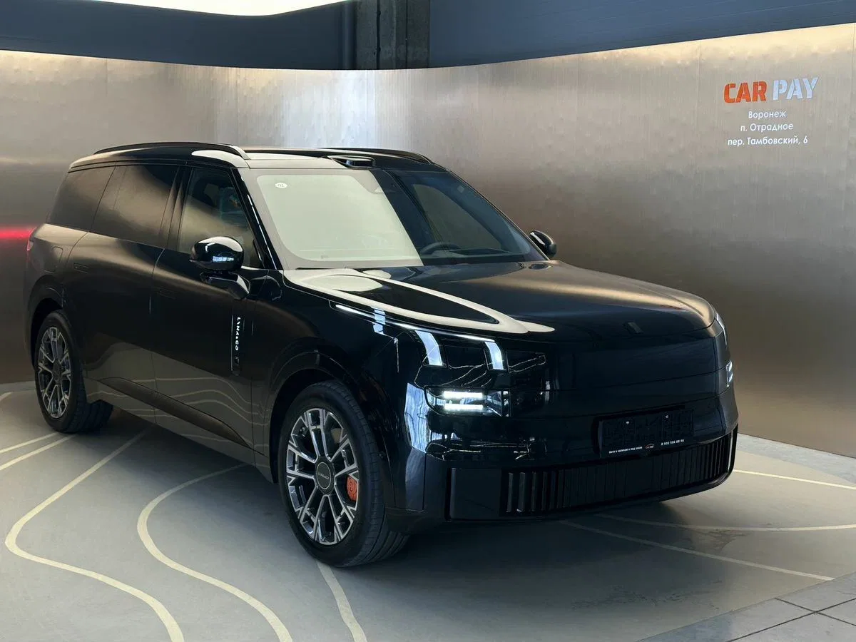 Lynk & Co 900