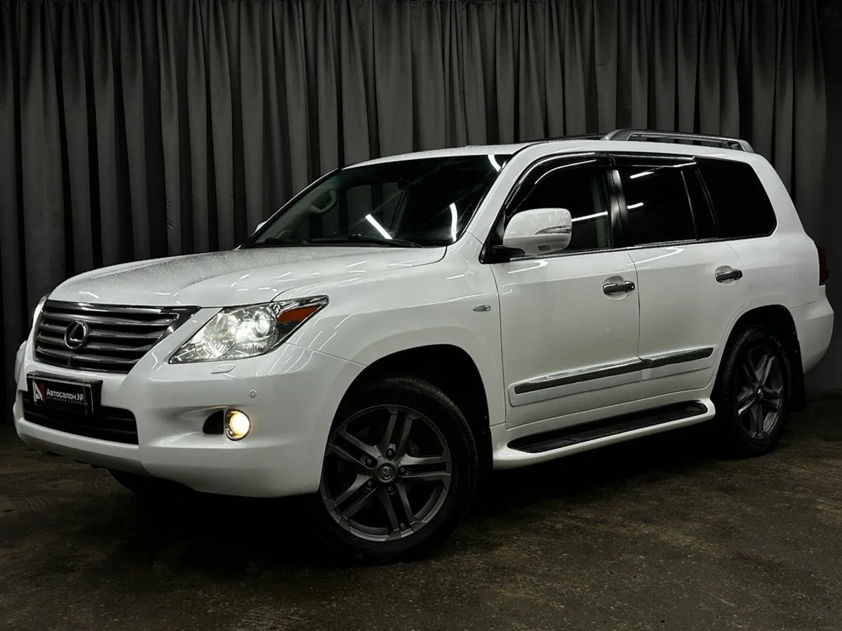 Lexus LX III