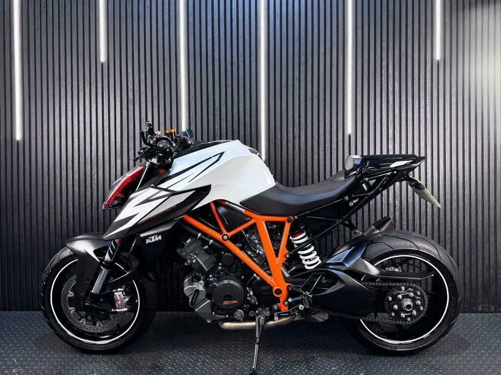 KTM AG 1290 Super Duke R