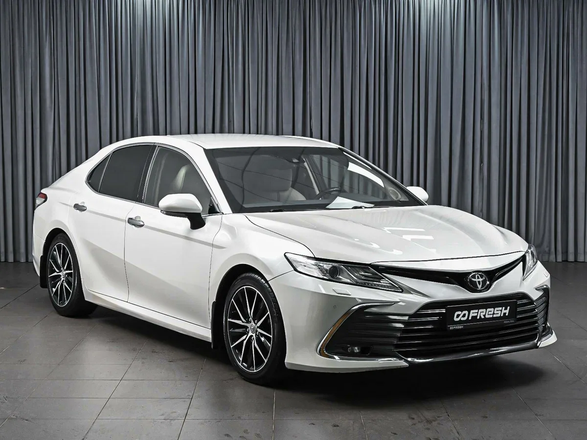 Toyota Camry VIII (XV70)