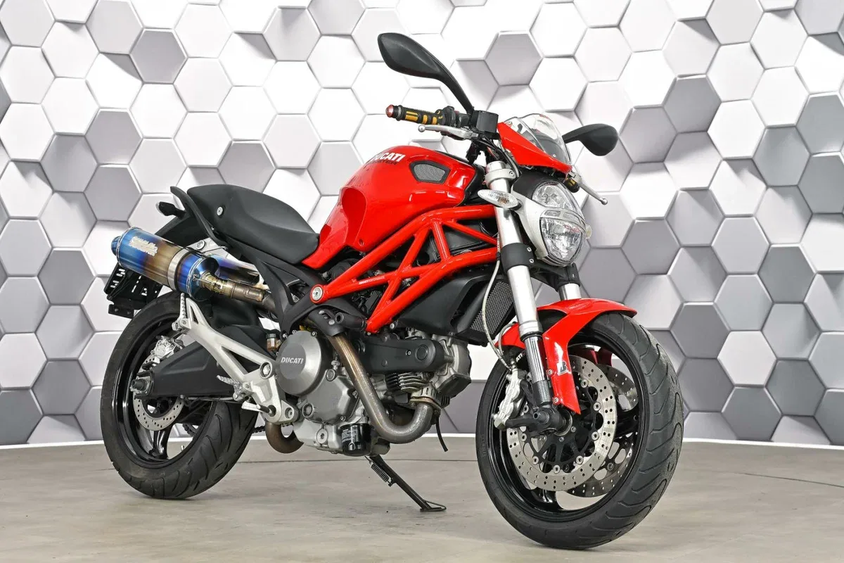 Ducati Monster 696