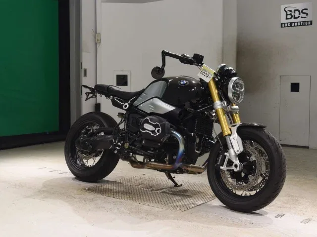 BMW R nine T