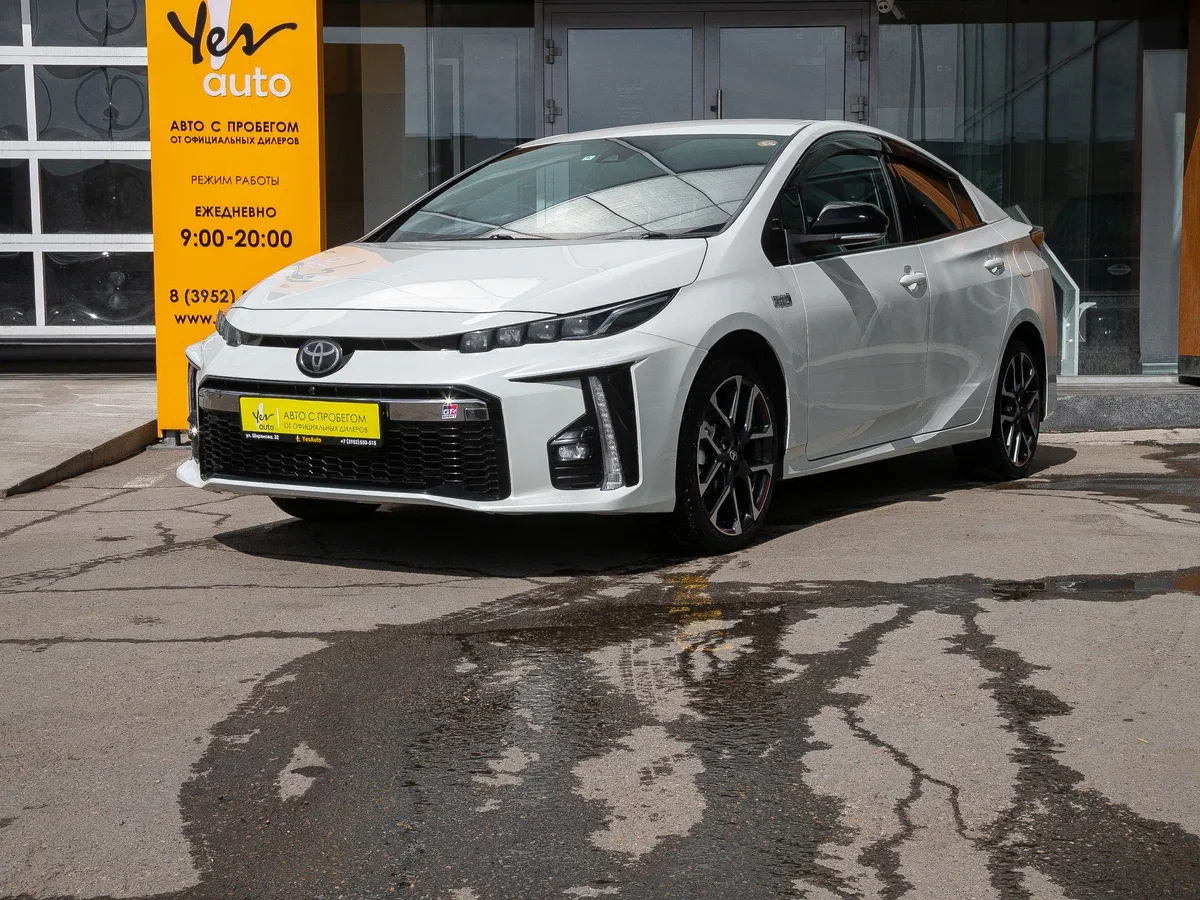 Toyota Prius IV (XW50)