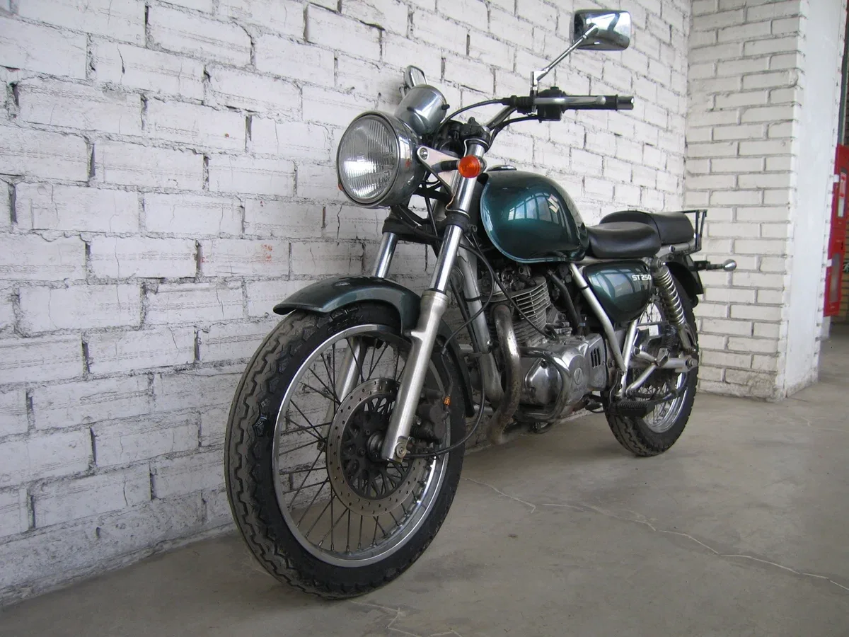 Suzuki ST250 (TU250X)