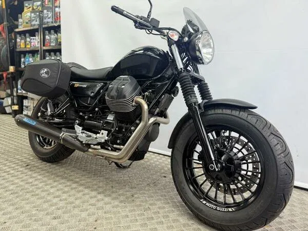 Moto Guzzi V 9