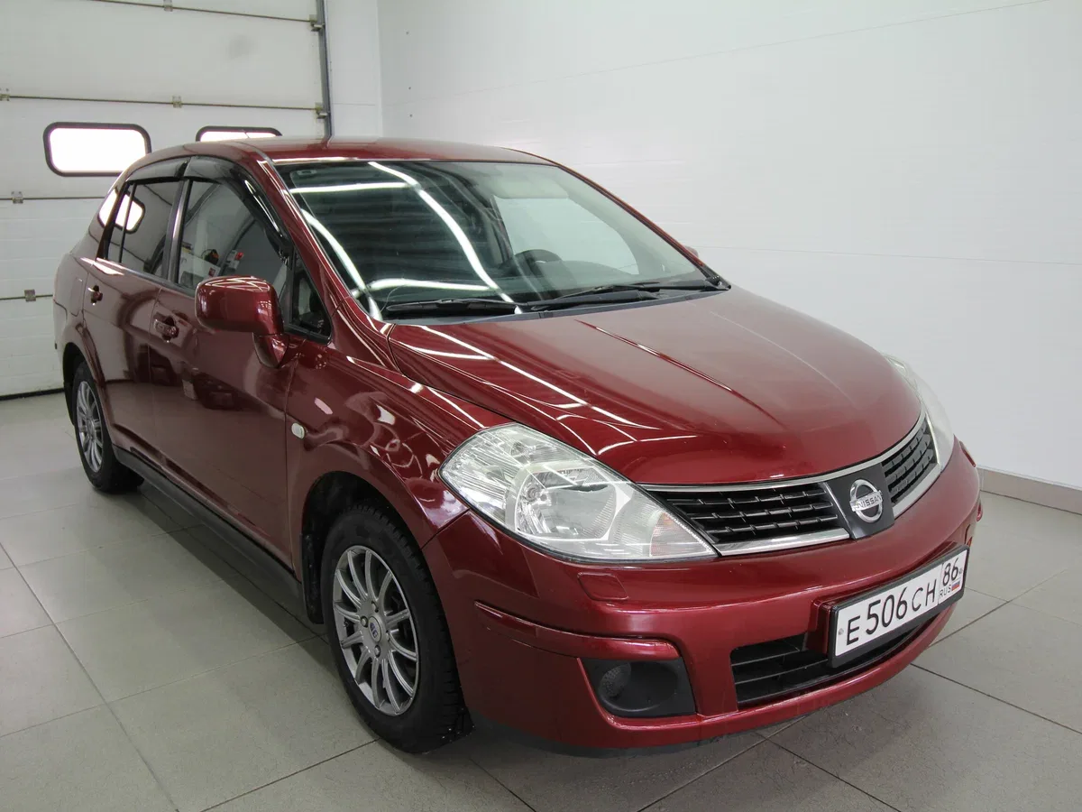 Nissan Tiida I