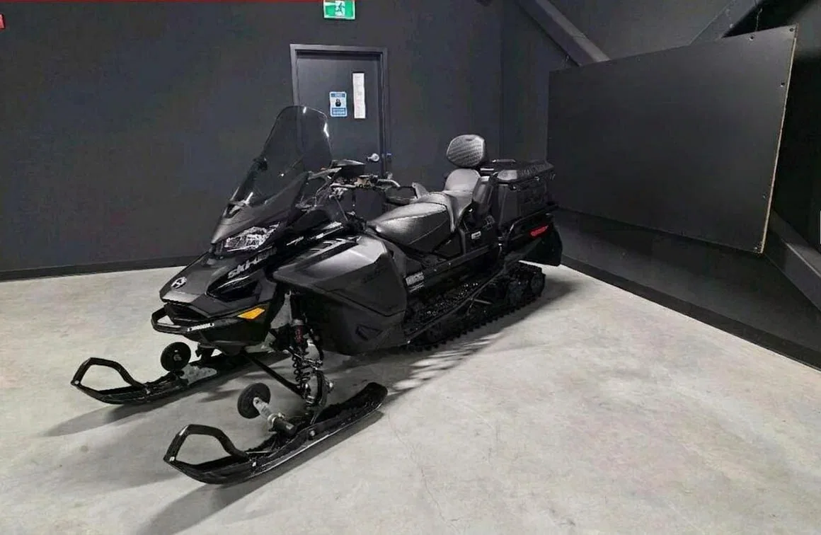 BRP Ski-Doo Expedition 900