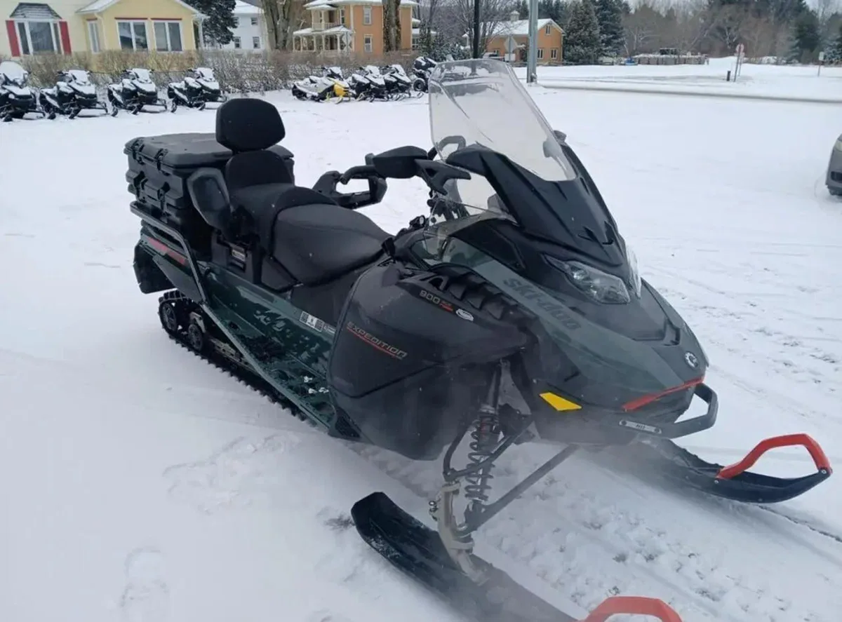 BRP Ski-Doo Expedition 900