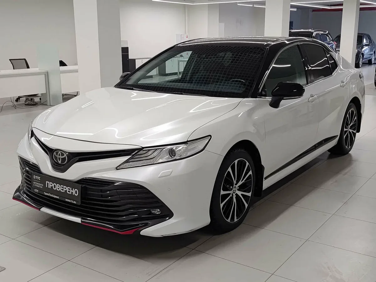 Toyota Camry VIII (XV70)