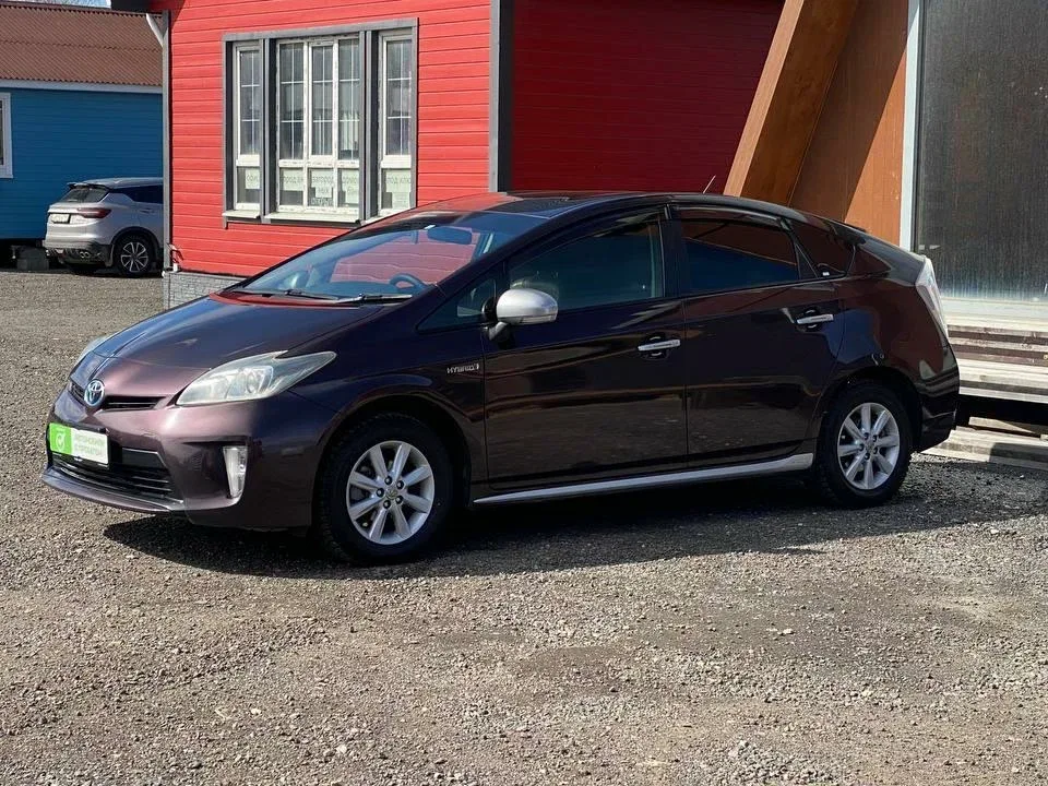 Toyota Prius III Рестайлинг (XW30)
