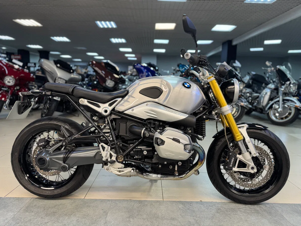 BMW R nine T