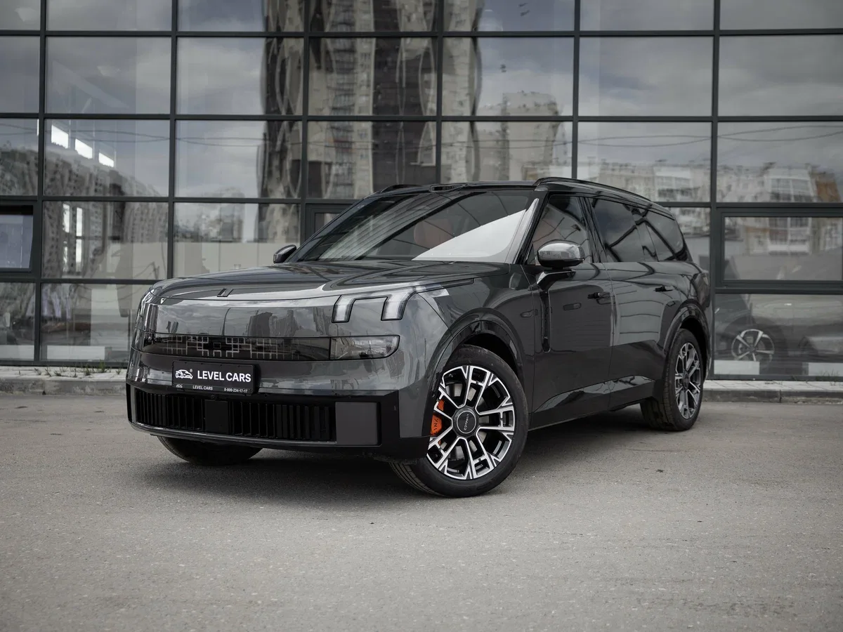 Lynk & Co 900
