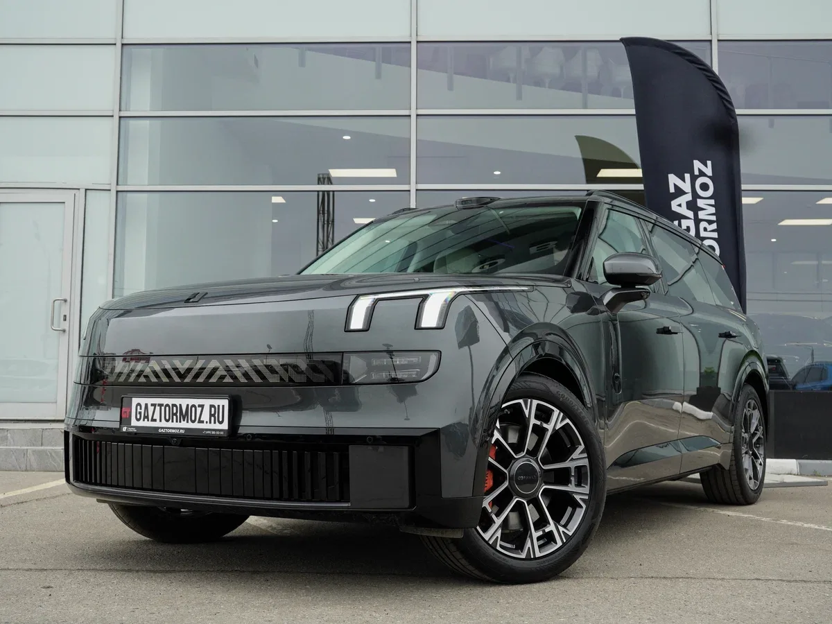 Lynk & Co 900