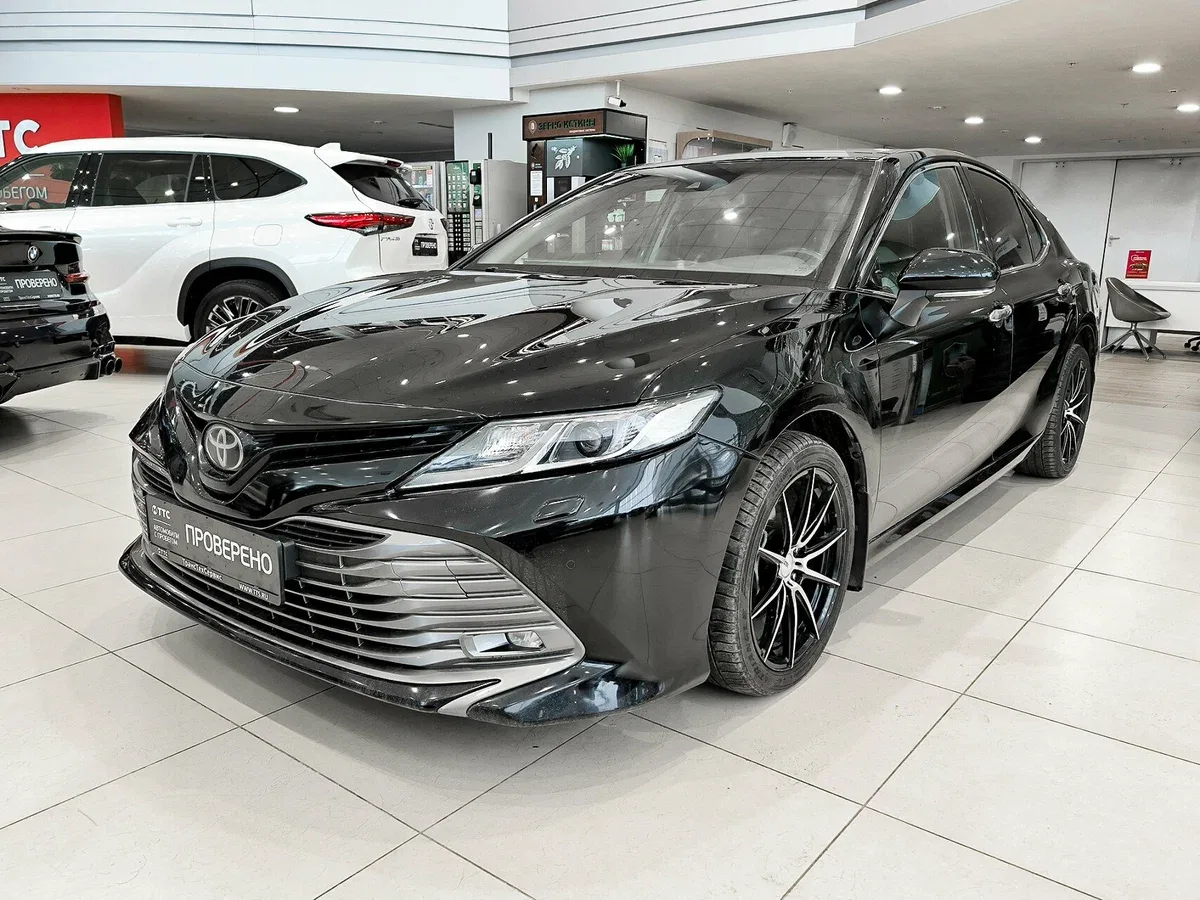 Toyota Camry VIII (XV70)