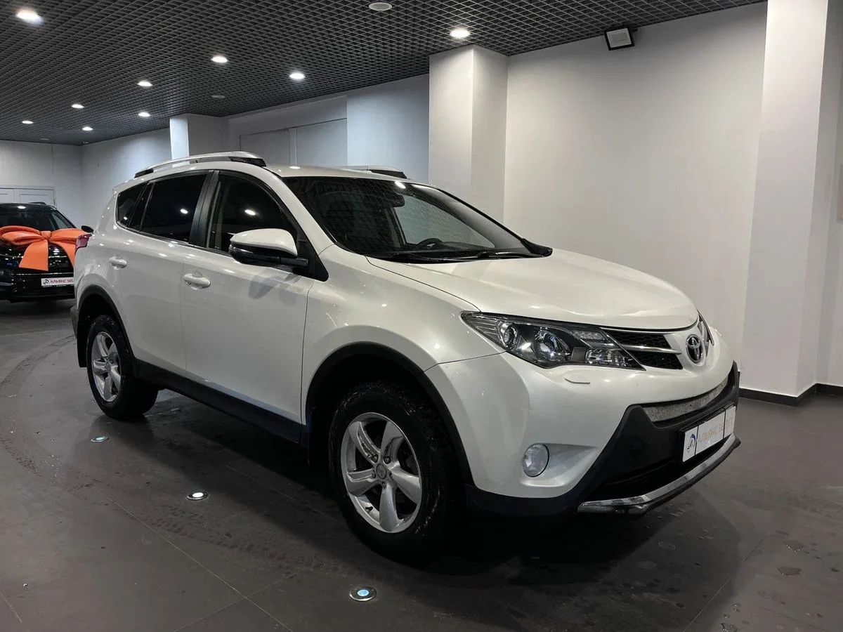 Toyota RAV4 IV (XA40)