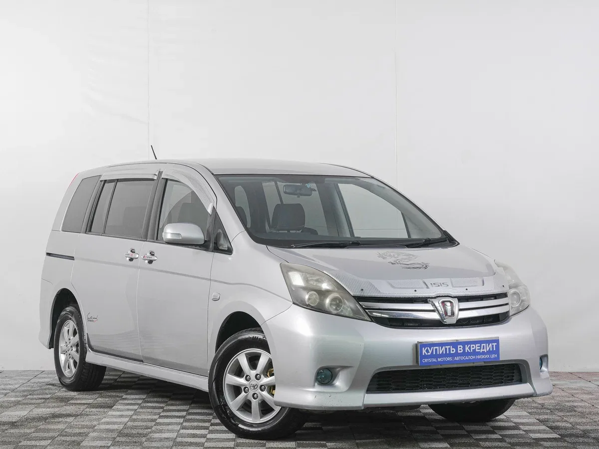 Toyota ISis I Рестайлинг