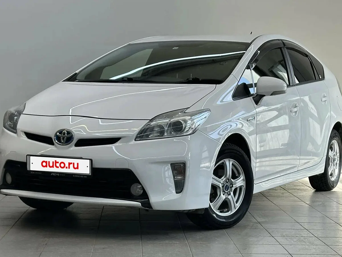 Toyota Prius III Рестайлинг (XW30)