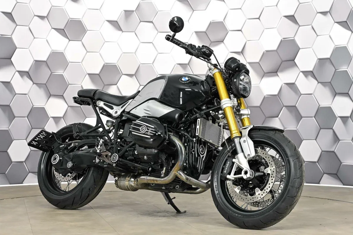 BMW R nine T